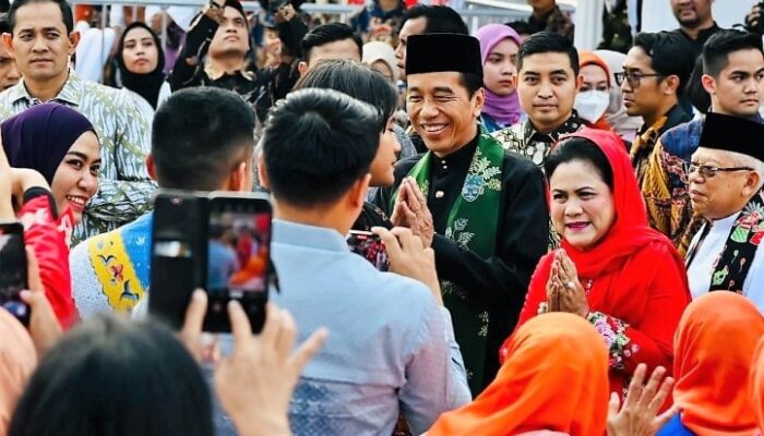 Presiden Joko Widodo : Istana Berkebaya,  karakter wanita Indonesia yang anggun dan bersahaja