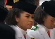 Sepatu Lepas Pembawa Baki Bendera Tetap Melaju Untuk Indonesia Maju