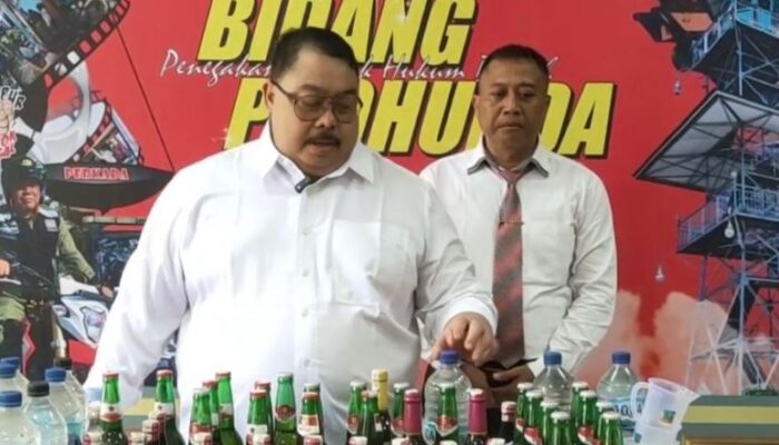 Tim Gakda Satpol PP Amankan Puluhan Miras Berbagai Merk dari Karaoke