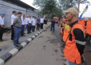 Hari Minggu, Arief -Sachrudin Kerja Bakti Bareng Masyarakat