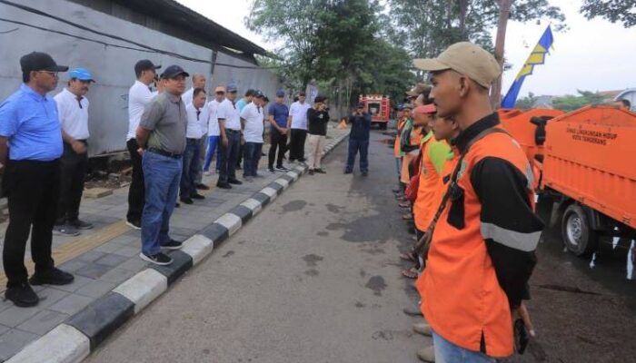 Hari Minggu, Arief -Sachrudin Kerja Bakti Bareng Masyarakat