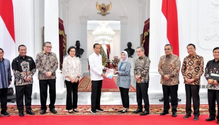 Jokowi Terima IHPS I Tahun 2023, 80 K/L Predikat WTP