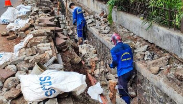 Tindaklanjuti Aduan Warga, Turap Saluran Jalan Lauser Diperbaiki