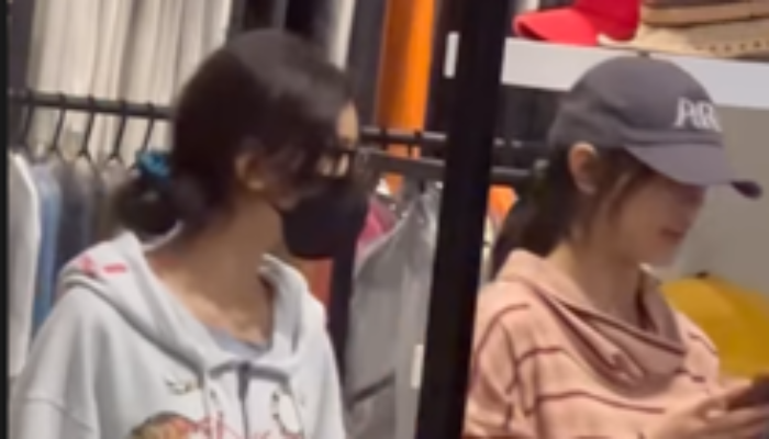 Member NewJeans Kedapatan Belanja di Plaza Senayan Jelang GDA 2024