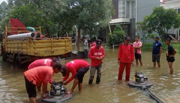 Tangsel Banjir, DSDABMBK Turunkan Pompa Penyedot Air