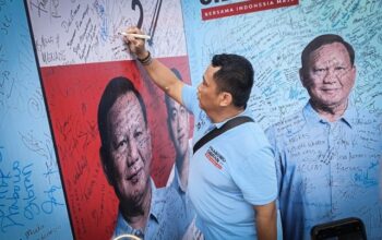 Antusias-Pendukung-di-Kampanye-Akbar-Prabowo-Gibran-10-Custom