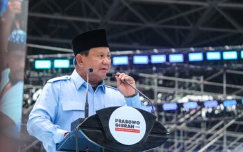 Antusias-Pendukung-di-Kampanye-Akbar-Prabowo-Gibran-5