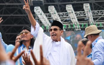 Antusias-Pendukung-di-Kampanye-Akbar-Prabowo-Gibran-7