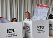 Benyamin Davnie dan Pesan Pentingnya Menggunakan Hak Pilih di TPS 19 Lengkong Karya