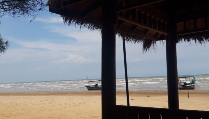 Explore Keindahan Pantai Karang Jahe, Destinasi Liburan Instagramable di Rembang