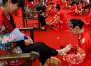 Tradisi Basuh Kaki Orang Tua: Makna Kehormatan dan Kedekatan Keluarga menjelang Perayaan Imlek