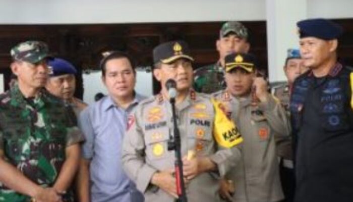 Bencana Banjir di Kabupaten Kudus, Kapolda Jawa Tengah dan Pangdam IV Diponegoro Tinjau Lokasi Pengungsian