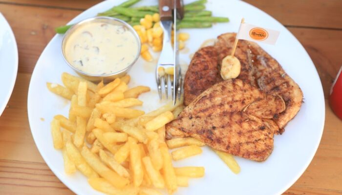 Nikmati Sensasi Makan Steak Ala Street Food di SteakQue Tangerang!