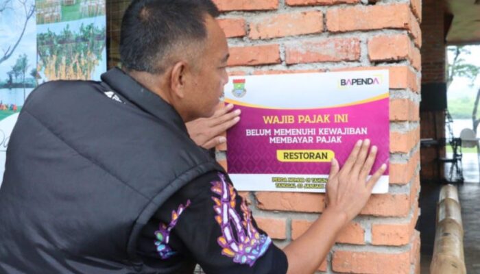 Penegakan Hukum Pajak, Bapenda Tangerang Tertibkan Wajib Pajak dengan Pasang Stiker dan Baliho