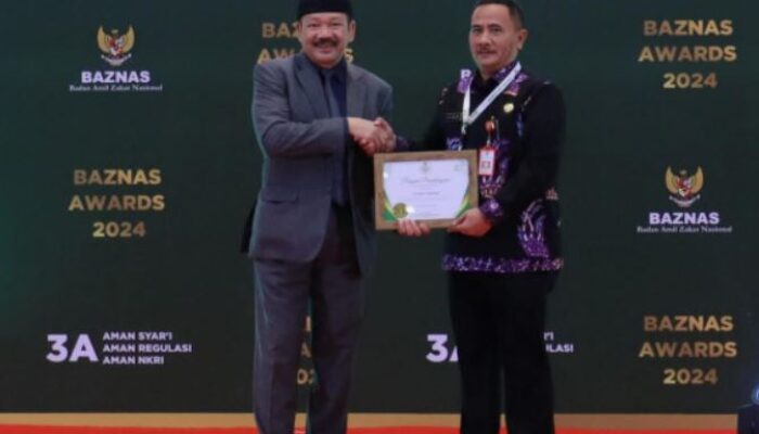 Pj Bupati Tangerang Raih Penghargaan Baznas Award 2024