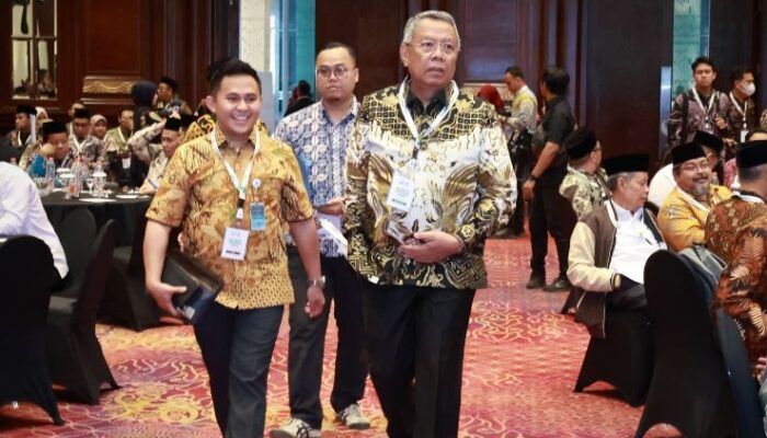Wali Kota Tangerang Selatan Benyamin Davnie Raih Penghargaan Kepedulian Zakat di Baznas Award 2024