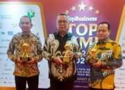 Wali Kota Tangerang Selatan Raih Penghargaan Top Pembina BUMD 2024