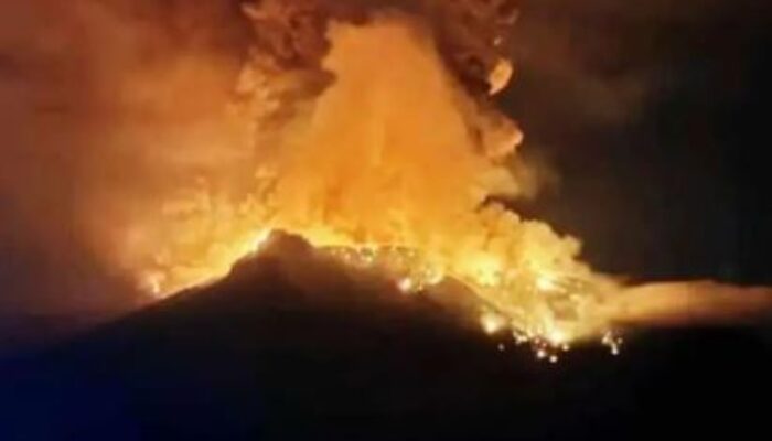 Gunung Ruang di Sitaro Sulawesi Utara Meletus, 828 Jiwa Mengungsi