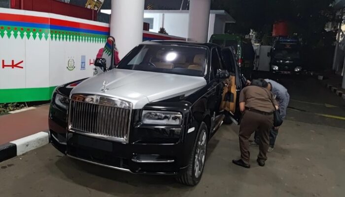 Kejagung Sita Mobil Mewah Rolls Royce Sandra Dewi dalam Kasus Korupsi Timah
