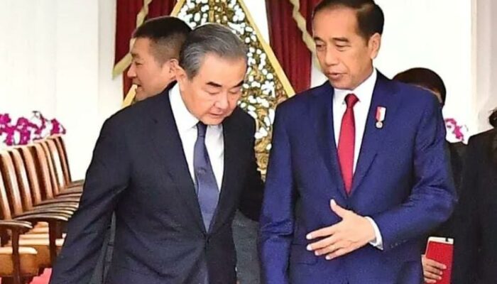 Presiden Jokowi Bahas Kerja Sama Ekonomi dengan Menteri Luar Negeri Tiongkok