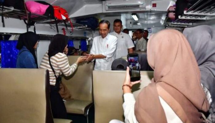 Presiden Jokowi Tinjau Arus Mudik Lebaran 2024: Kesiapan dan Manajemen Terpantau Baik