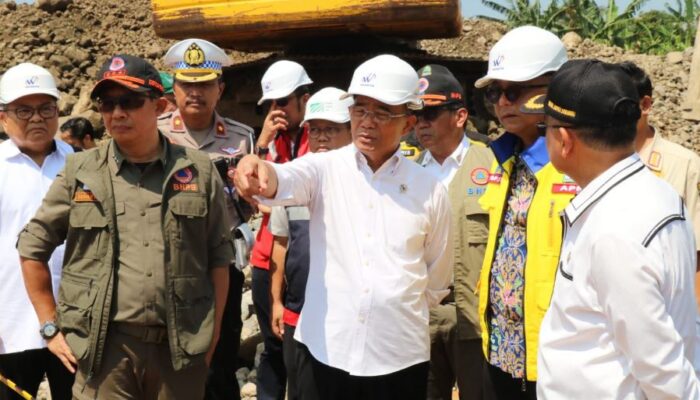 Tinjauan Menteri Koordinator PMK Terhadap Penanganan Longsor di Tol Bocimi