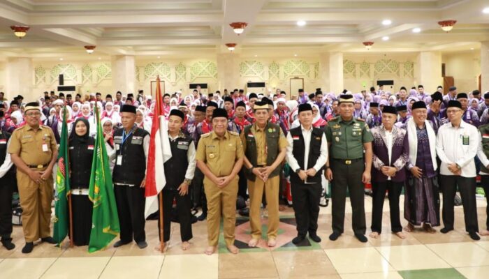 Pj Bupati Tangerang Melepas Jemaah Calon Haji Gelombang Pertama Kabupaten Tangerang