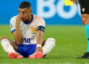 Hidung Patah, Kylian Mbappe Minta Saran Topeng Kece di Media Sosial