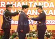 Menhan Prabowo Subianto Terima Bintang Bhayangkara Utama di Mabes Polri