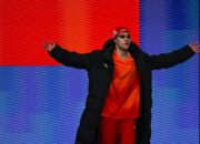 Perenang mengenakan Jaket Bulu Angsa yang Bikin Heboh di Olimpiade Paris