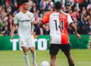 Feyenoord vs Twente: Mees Hilgers bermain Apik, Pertandingan Seru di De Kuip