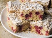 Buckle Cranberry Asam Manis & Jahe Manisan: Kue Liburan Lezat
