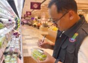 DKPP Kabupaten Tangerang Lakukan Pengawasan Keamanan Pangan Anggur Shine Muscat di AEON Store Citra Raya