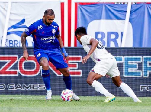 Arema FC vs Persita: Laga Seru Singo Edan Gulung Pendekar Cisadane 3-0 di BRI Liga 1 2024/2025