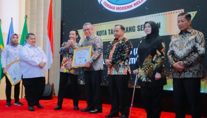 Pemkot Tangsel Raih Penghargaan Kepatuhan Pelayanan Publik Ombudsman 2024