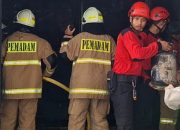 4 Unit Mobil Pemadam Padamkan Kebakaran di Gedung Panin Bank Jakarta Pusat