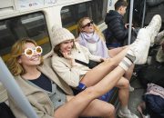 No Trousers Tube Ride: Keceriaan Tanpa Celana di Kereta Bawah Tanah London