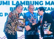 Benyamin Davnie Terima PIN EMAS Sahabat Pers di Hari Pers Nasional 2025