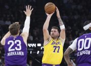 Luka Doncic Kembali Tanpa Batasan: Lakers Siap Tampil Kuat Melawan Hornets