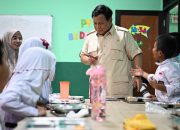 Presiden Prabowo Tinjau Program Makan Bergizi Gratis di SDN Kedung Jaya 1 Bogor
