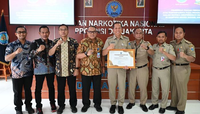 BNNP DKI Jakarta Berikan Penghargaan kepada Walikota Jakarta Utara dan Lurah Tanjung Priok