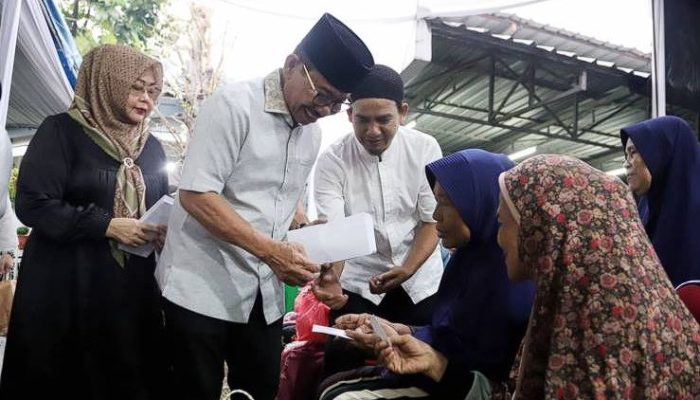 Berbagi Santunan Ramadan: Wali Kota Sachrudin dan Wakil Wali Kota Tangerang Maryono Sasar Janda dan Anak Yatim