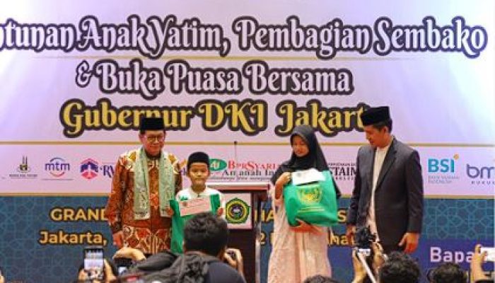 Iin Mutmainnah Dampingi Pramono Anung Berikan Santunan Anak Yatim dan Duafa