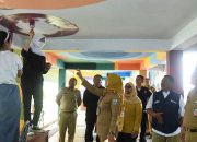 Iin Mutmainnah Tinjau Mural ‘Lorong Waktu’ untuk Meningkatkan Pelayanan Publik