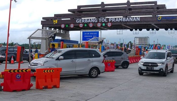 Mudik 2025, Ribuan Kendaraan di Exit Toll Tamanmartani: Respons Pemudik di Tol Yogyakarta-Solo
