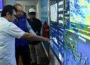 Nezar Patria Tinjau Posko Layanan Telekomunikasi Berbasis AI untuk Mendukung Mudik Lebaran 2025
