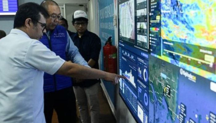 Nezar Patria Tinjau Posko Layanan Telekomunikasi Berbasis AI untuk Mendukung Mudik Lebaran 2025