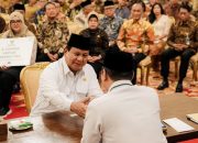 Presiden Prabowo Serahkan Zakat ke BAZNAS, Wujudkan Komitmen Pengentasan Kemiskinan