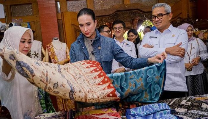 Rumah Batik Komar: Destinasi Wisata Edukasi Batik Terbaik di Bandung