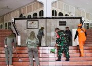 Satpol PP Jakarta Pusat Gelar Bersih-Bersih Masjid Sambut Idulfitri